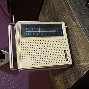 Vintage Panasonic Model RF-563 Portable AM/FM Transistor Radio AC/DC Works